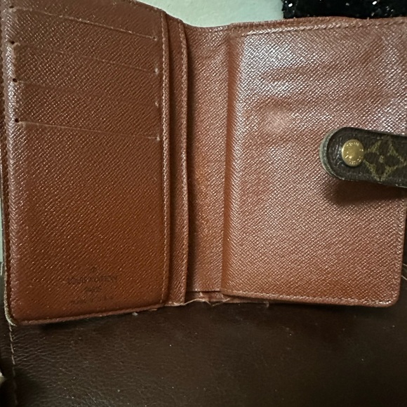 Rehab Louis Vuitton Brown Monogram kisslock wallet - Picture 7 of 11